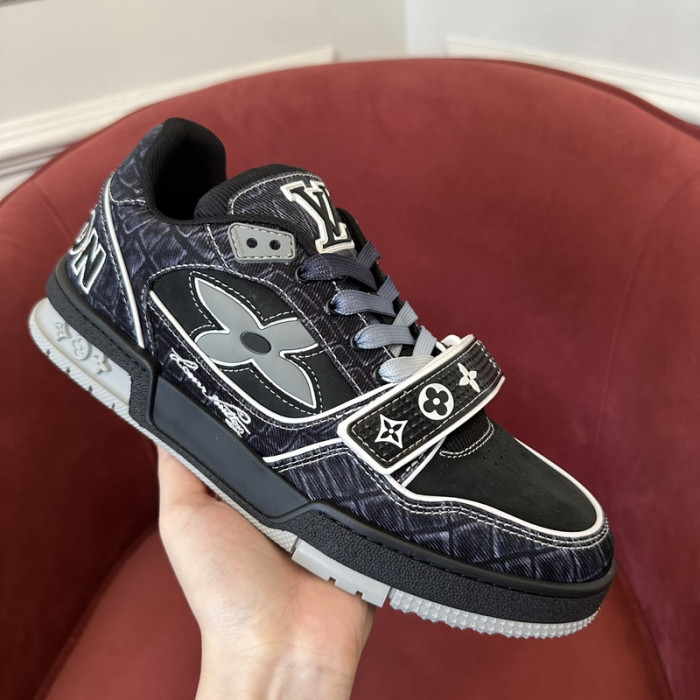 L0VT SNEAKER
