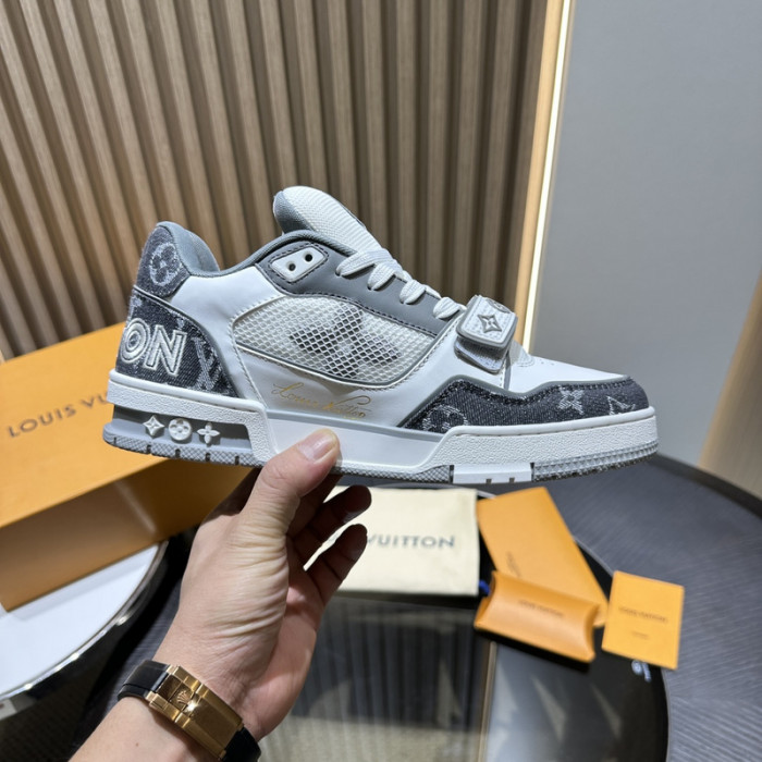 L0VT SNEAKER