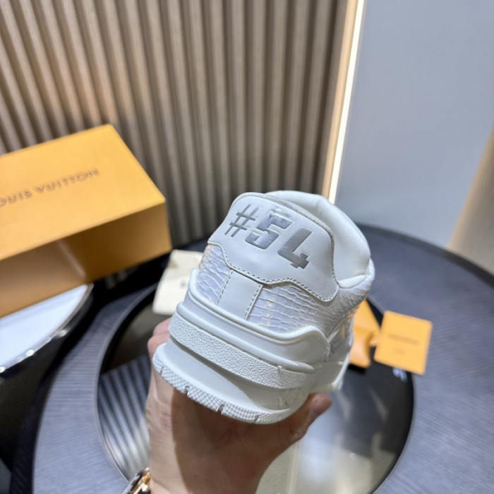 L0VT SNEAKER