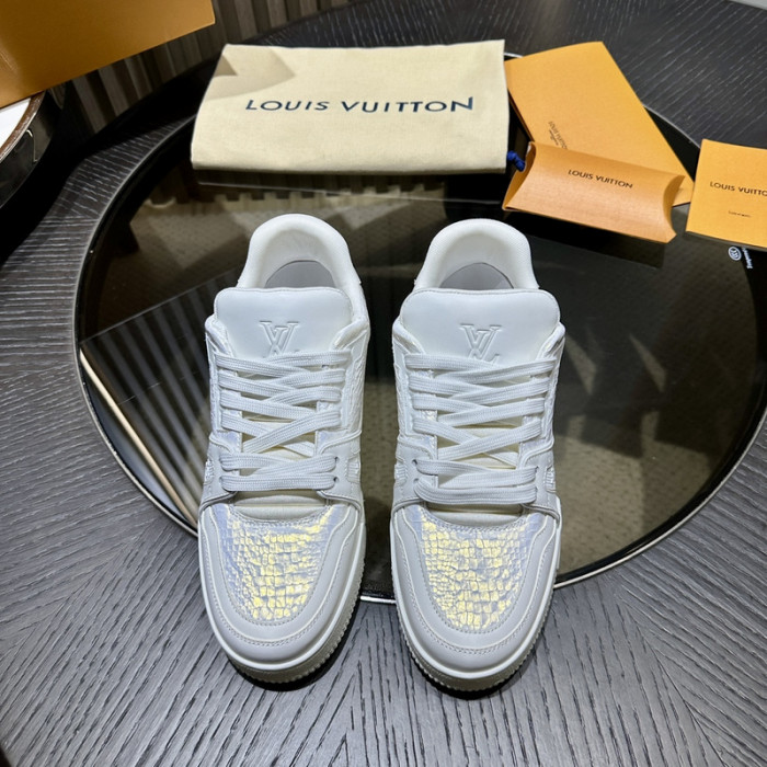 L0VT SNEAKER
