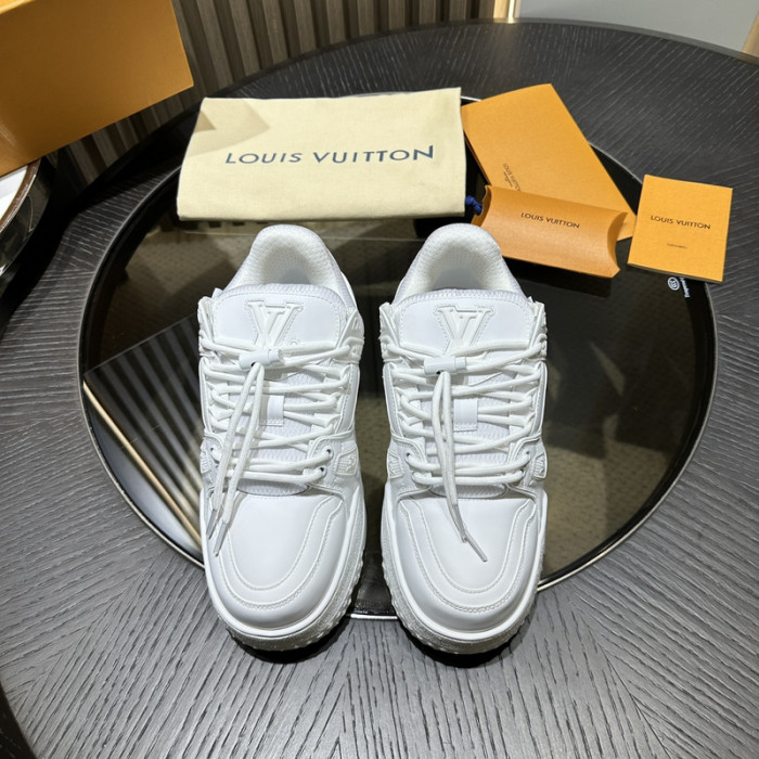 L0VT SNEAKER