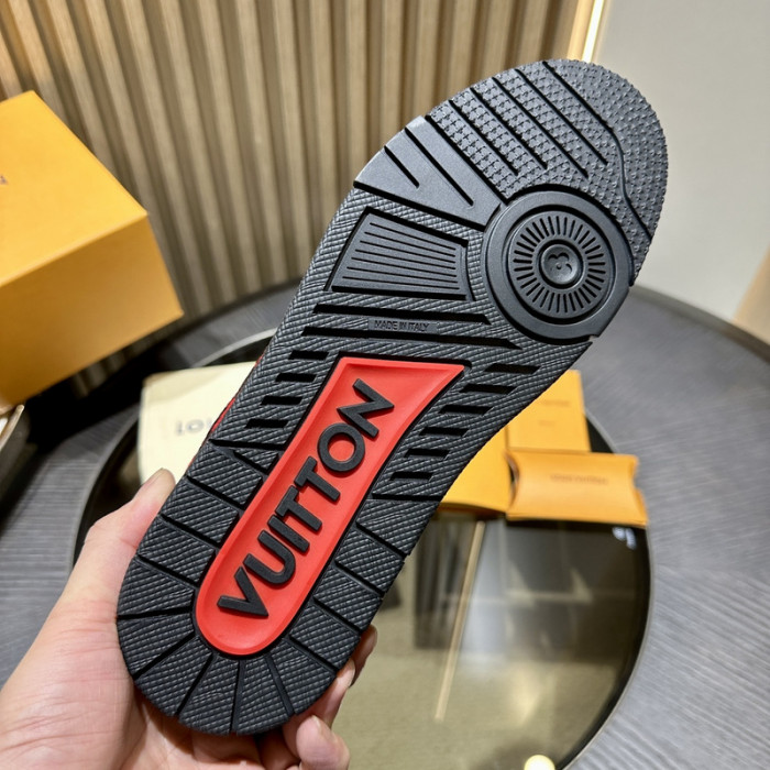 L0VT SNEAKER