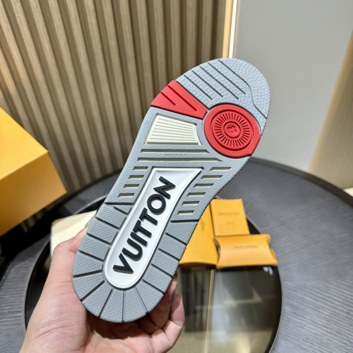 L0VT SNEAKER