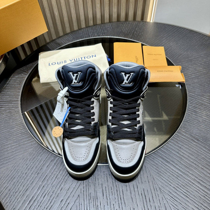 L0VT SNEAKER