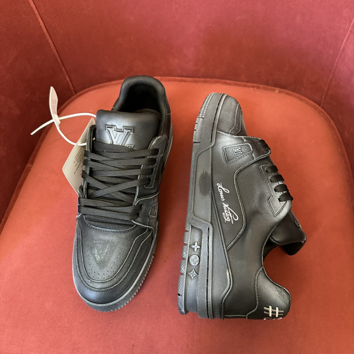 L0VT SNEAKER