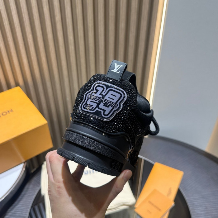 L0VT SNEAKER