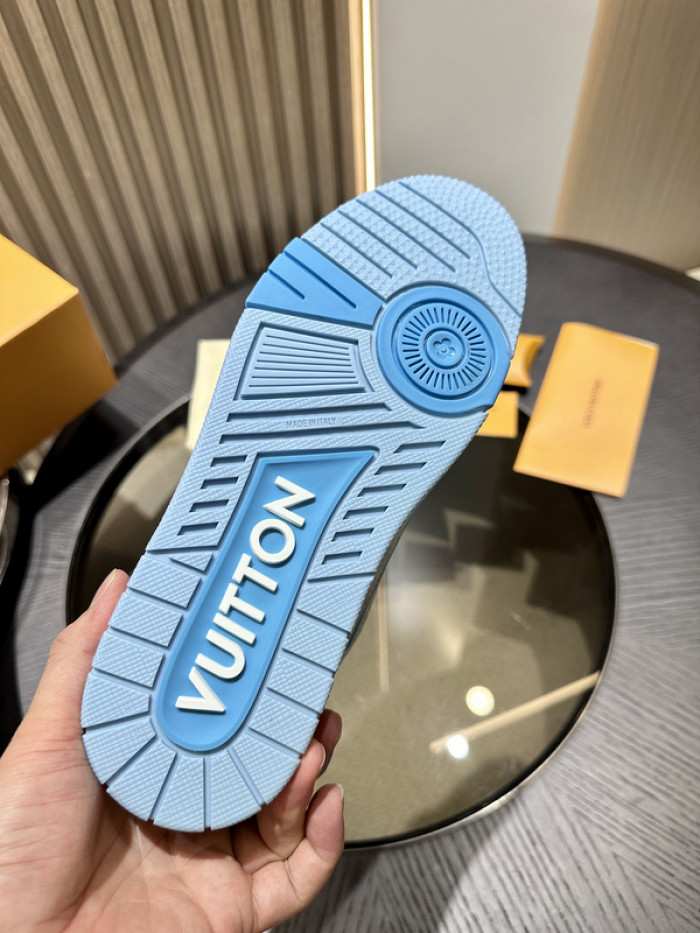 L0VT SNEAKER