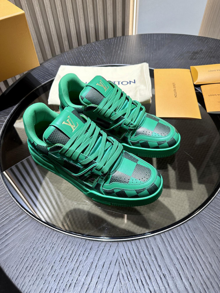 L0VT SNEAKER