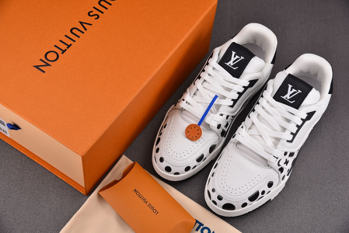 L0VT SNEAKER