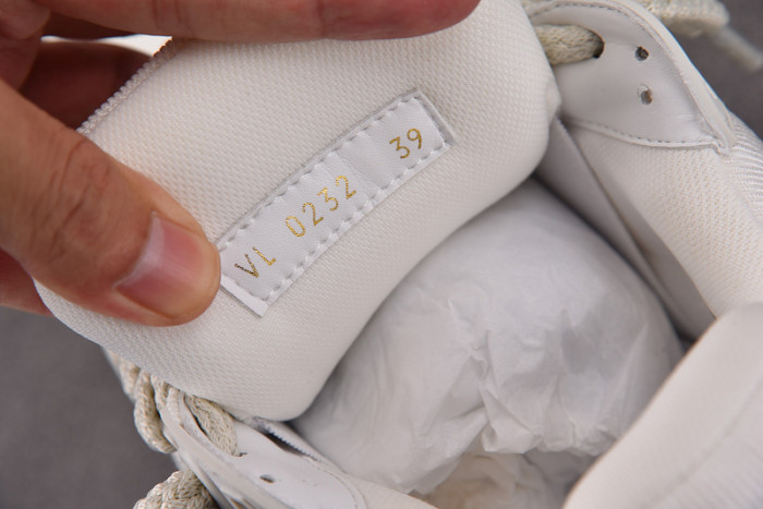 L0VT SNEAKER