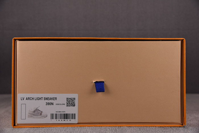 L0VT SNEAKER