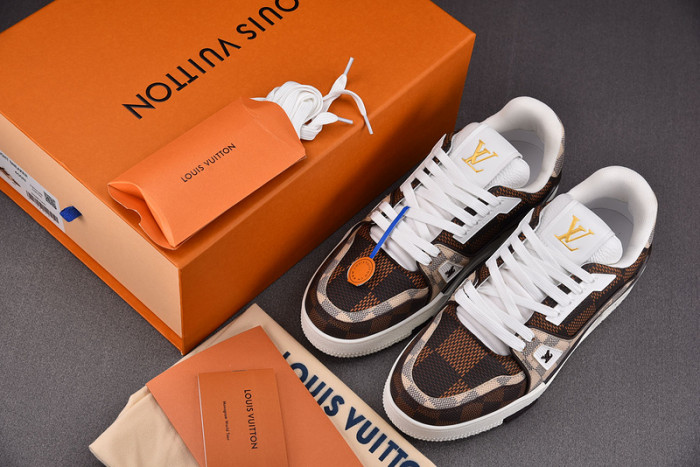 L0VT SNEAKER