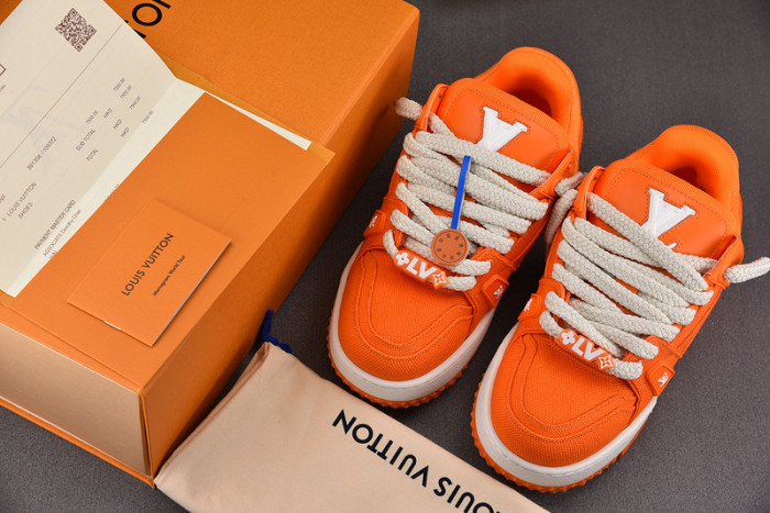 L0VT SNEAKER