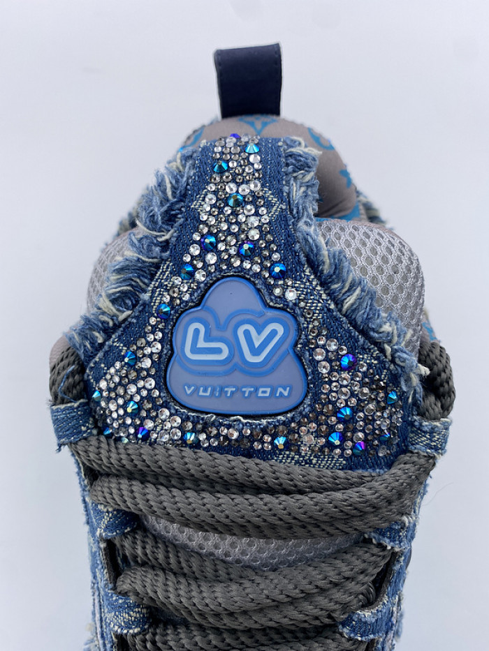 L0VT SNEAKER