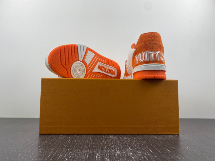 L0VT SNEAKER