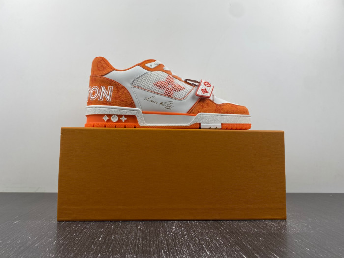 L0VT SNEAKER