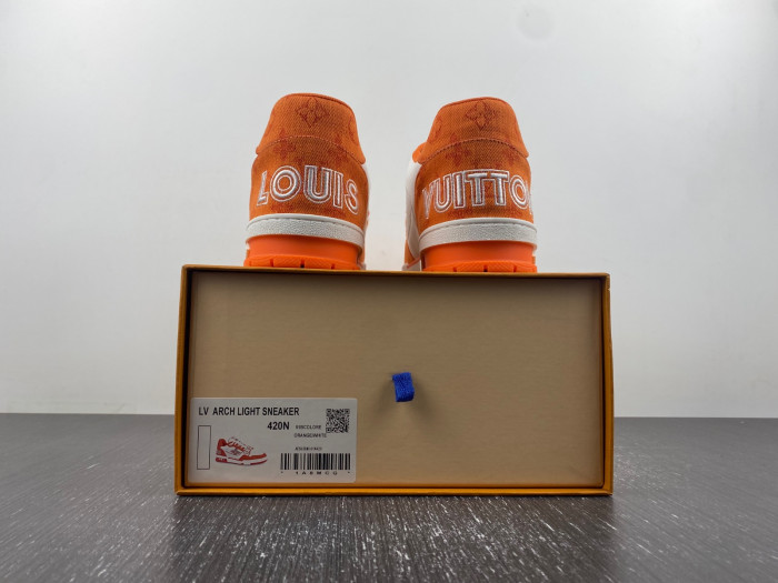 L0VT SNEAKER