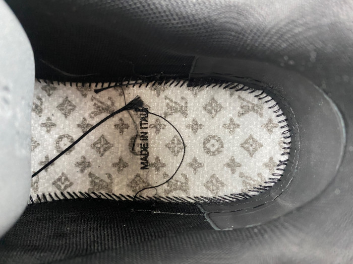 L0VT SNEAKER