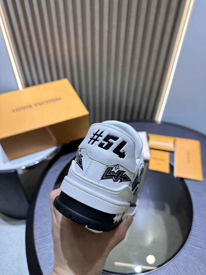 L0VT SNEAKER