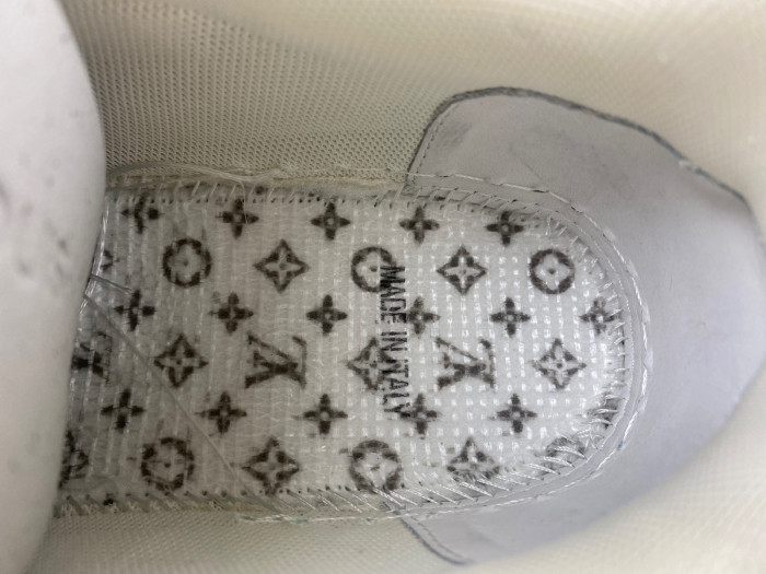 L0VT SNEAKER