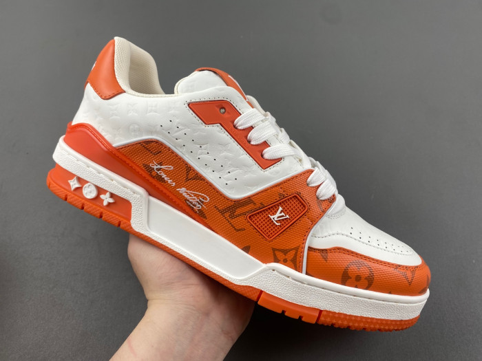 L0VT SNEAKER