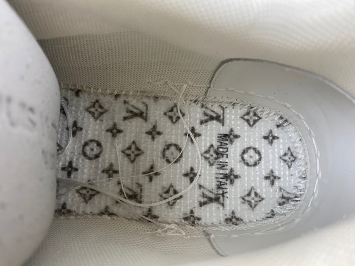 L0VT SNEAKER